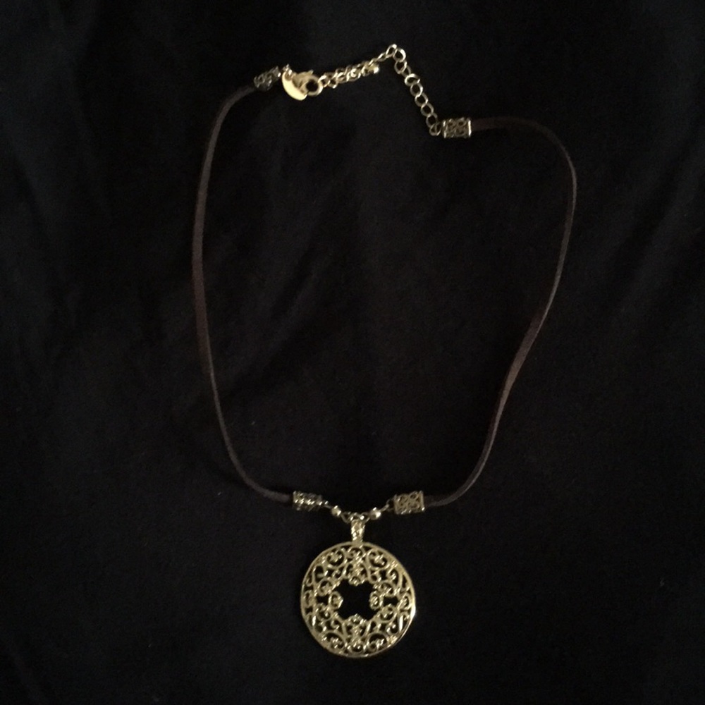 Lovely scroll adj necklace
